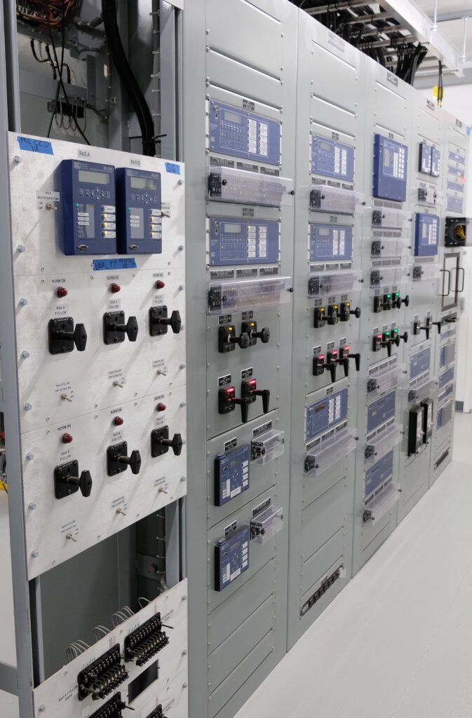 Energy storage maintenance panel
